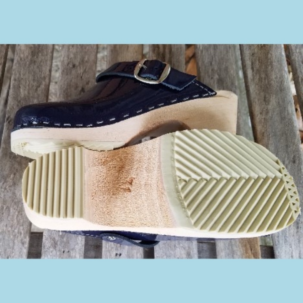 NIB TORPATOFFELN Kids Navy Blue Patent Clogs - Picture 5 of 5